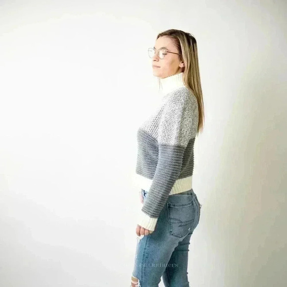 Crochet Knit 2 Tone Sweater - Picture 6 of 8